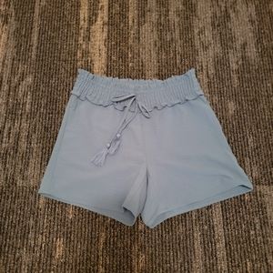 Retreology shorts size small